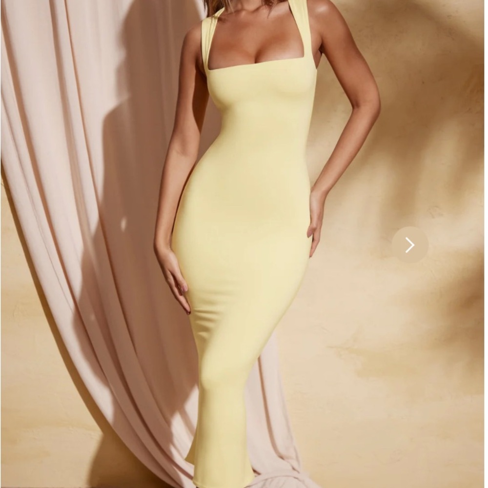 Elegant Yellow Sleeveless Dress